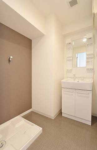 洗面設備　お出かけ前の支度はこちらでされてください