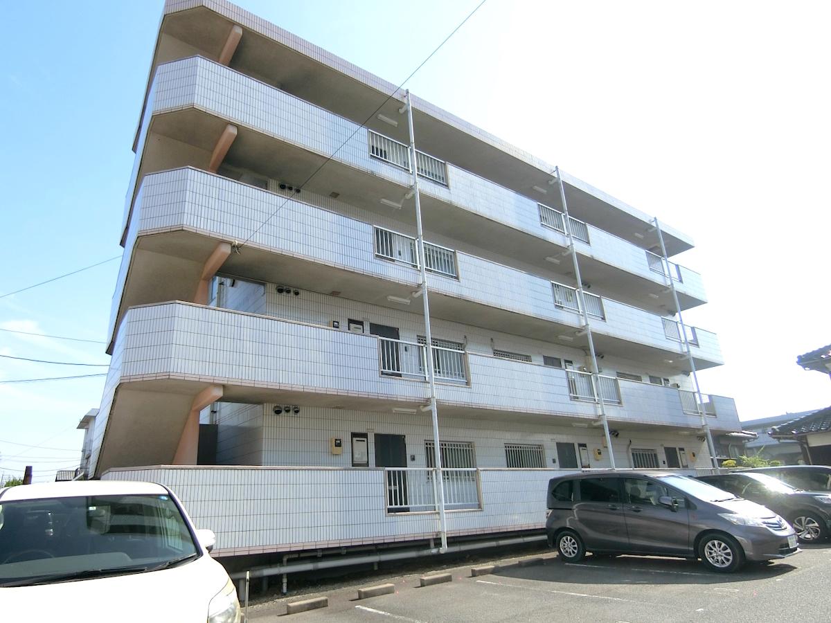 建物外観　２台目も敷地内に停められます