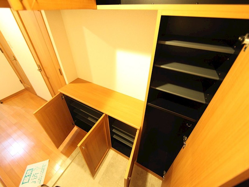 玄関　シューズボックス付　収納充実してます