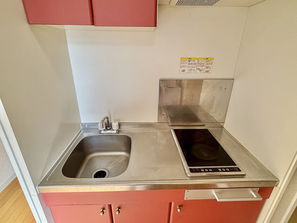 キッチン　設備・仕様は号室により異なる為、現況を優先いたします。