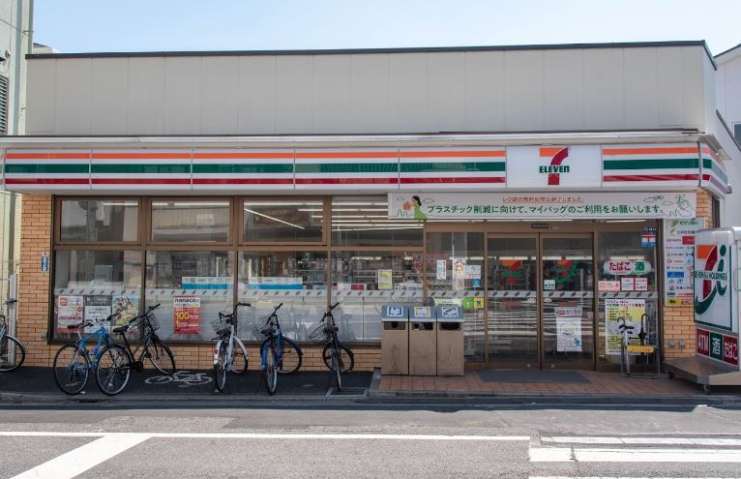 コンビニ　セブンイレブン（コンビニ）まで393m