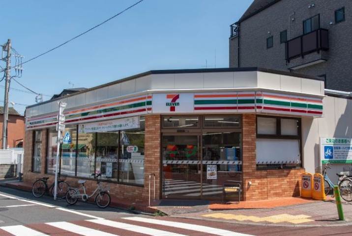 コンビニ　セブンイレブン（コンビニ）まで467m