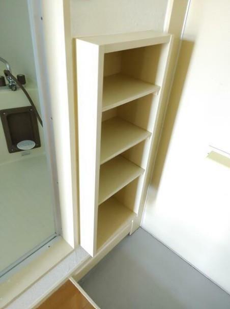 玄関　写真は105号室