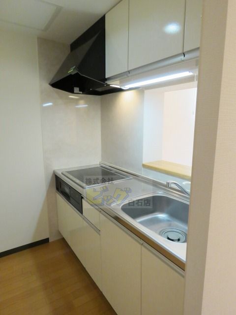 キッチン　人気の対面式システムキッチンです♪