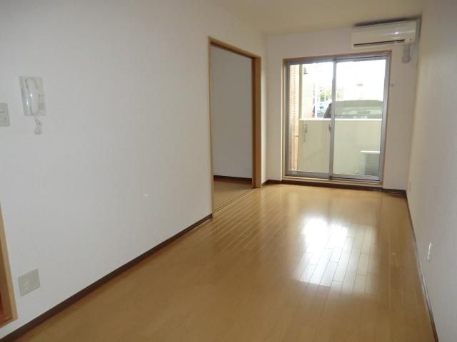 その他部屋・スペース　リビングにはエアコン１台実装