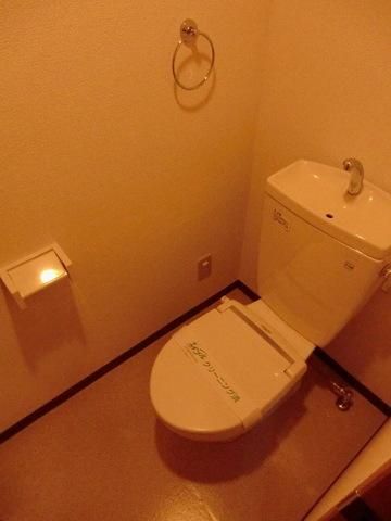 トイレ　暖房便座付き