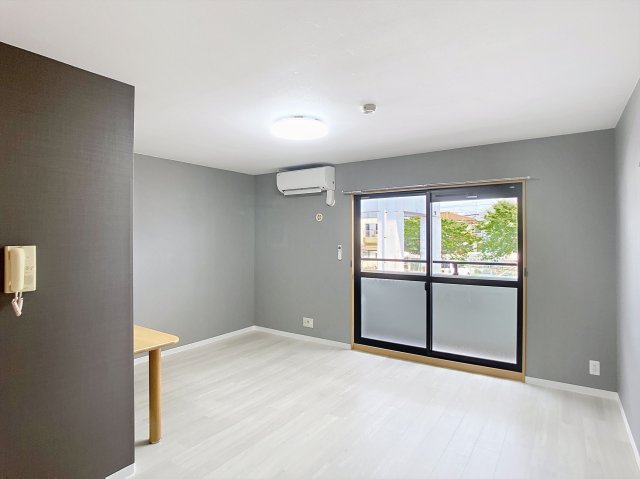 居室・リビング　別号室参考写真