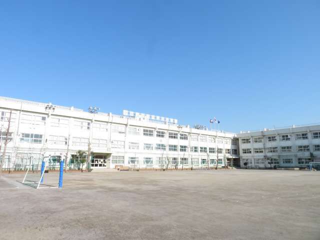 小学校　江戸川小学校（小学校）まで299m