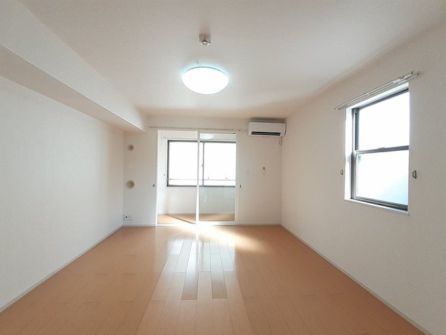 居室・リビング　内装もきれいです