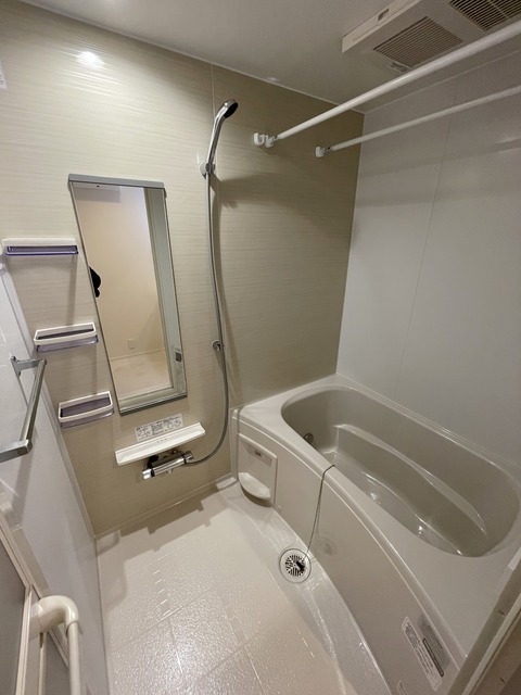 バス・シャワールーム　★追い焚き機能付きバス★