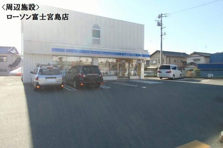 コンビニ　ローソン（コンビニ）まで653m