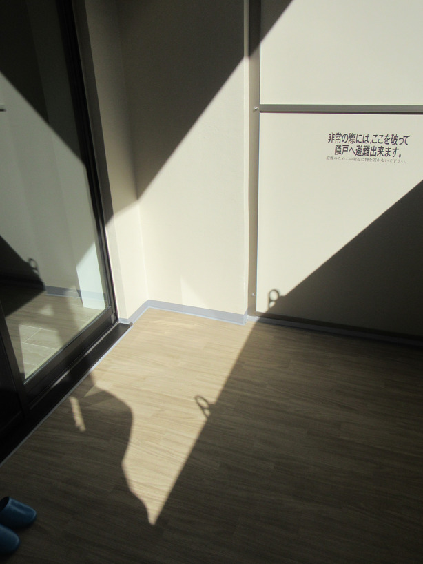 バルコニー　暖かな日差しのふりそそぐバルコニー