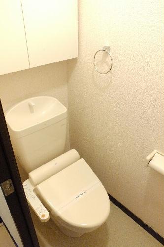 トイレ　温水便座付き