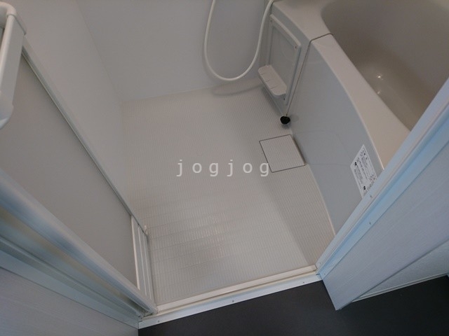 バス・シャワールーム　違う号室の写真となります