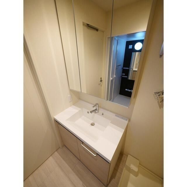 洗面設備　スペースが確保できる洗面所です