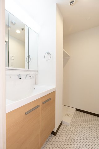 洗面設備　※写真は同タイプ住戸です。