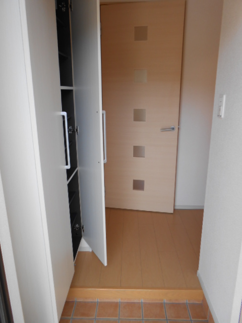 玄関　天井高シューズクローゼット完備