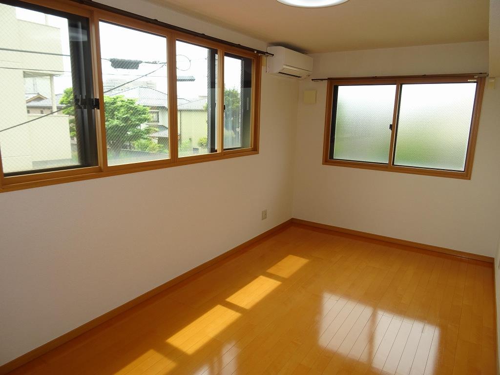 その他部屋・スペース　大きな窓から日差しがたっぷり♪