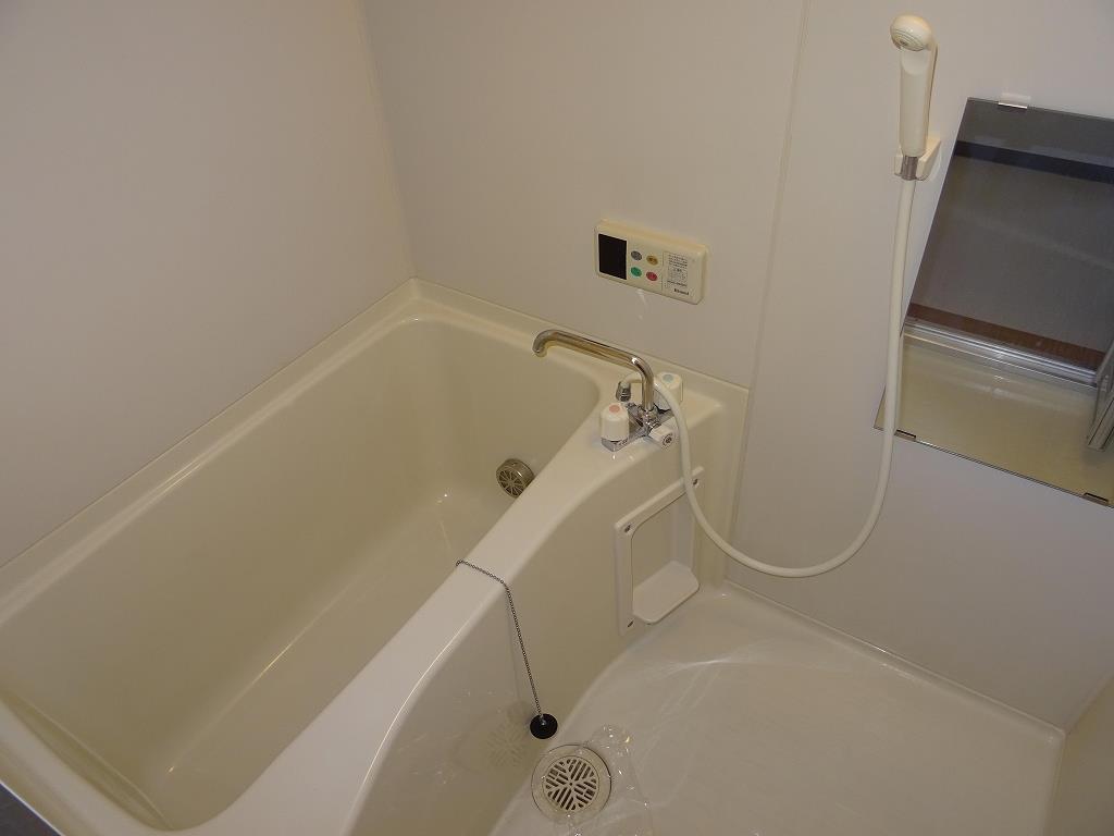バス・シャワールーム　追い焚き付きなのでゆっくりくつろげます♪