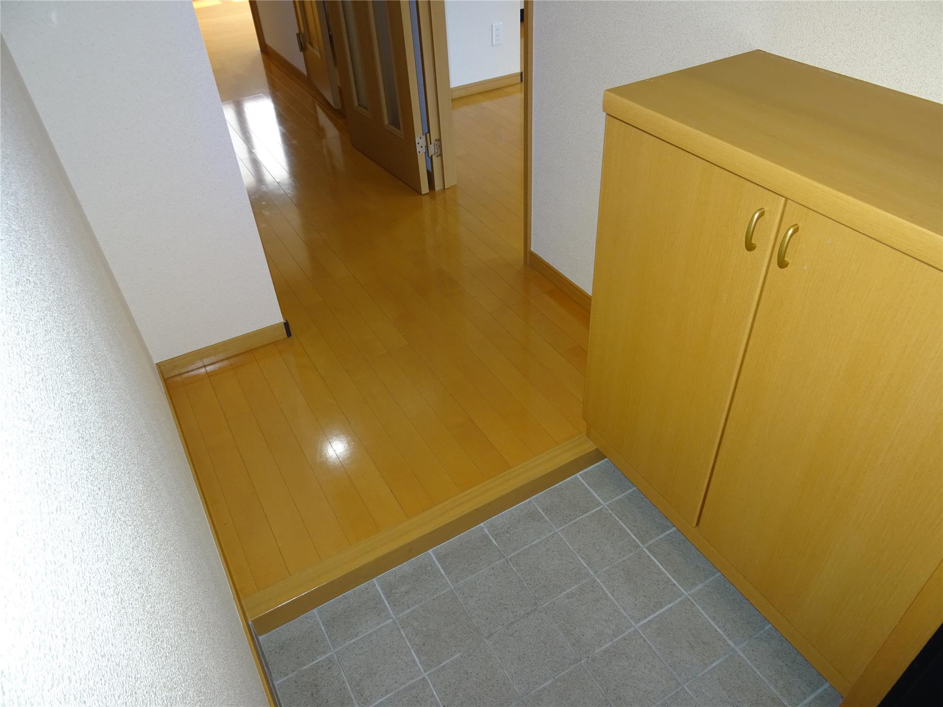 玄関　下駄箱付きの玄関です♪