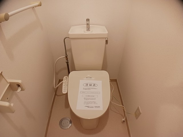 トイレ　温水洗浄暖房便座