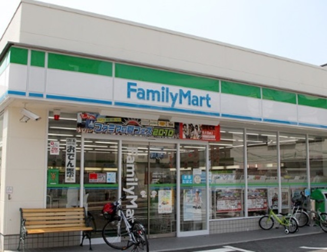 コンビニ　ファミリーマート杉並堀ノ内三丁目店（コンビニ）まで403m