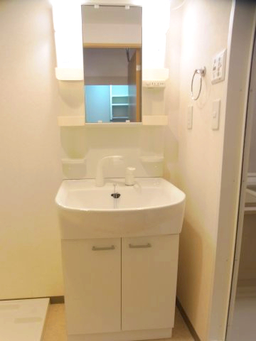 洗面設備　※別号室の参考写真です(現況優先・仕様違いの場合あり)