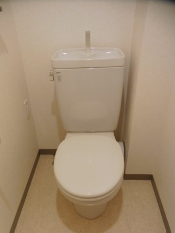 トイレ　※別号室の参考写真です(現況優先・仕様違いの場合あり)