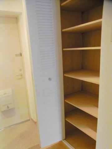 その他部屋・スペース　シューズボックス　※別号室の参考写真です(現況優先・仕様違い