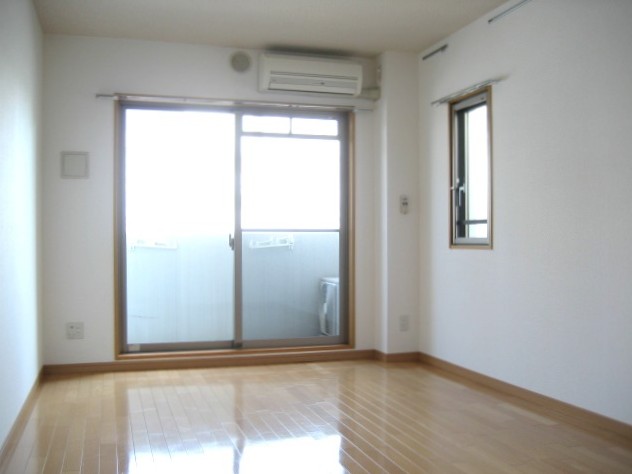 居室・リビング　※別号室の参考写真です(現況優先・仕様違いの場合あり)