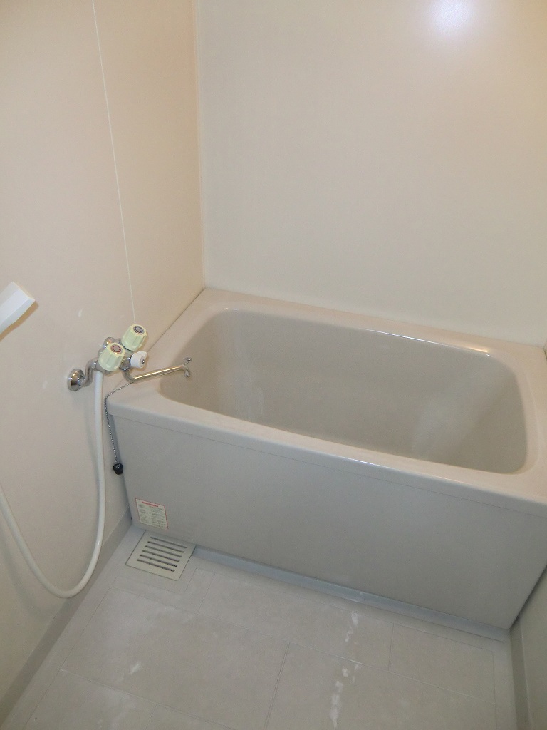 バス・シャワールーム　浴室※別号室の写真になります。