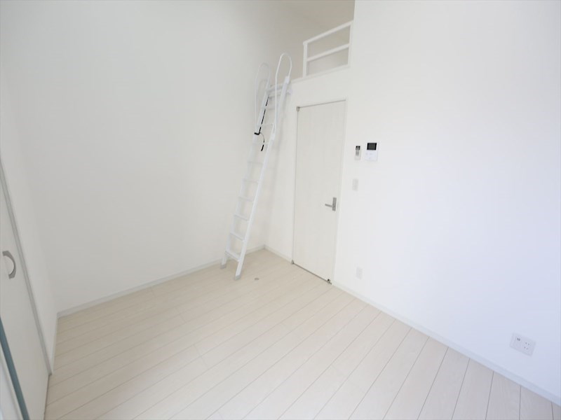 居室・リビング　洋室6.1帖　ロフト4.8帖（収納でも使えます）