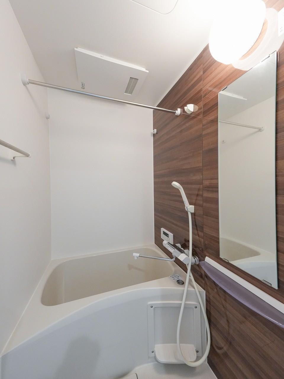 バス・シャワールーム　浴室乾燥機・追い焚き機能有り