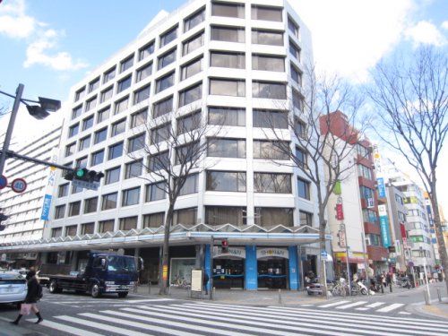 銀行　かながわ信用金庫本店（銀行）まで329m