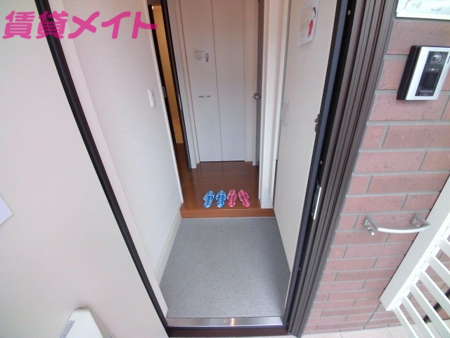 玄関　同物件別室反転タイプ画像