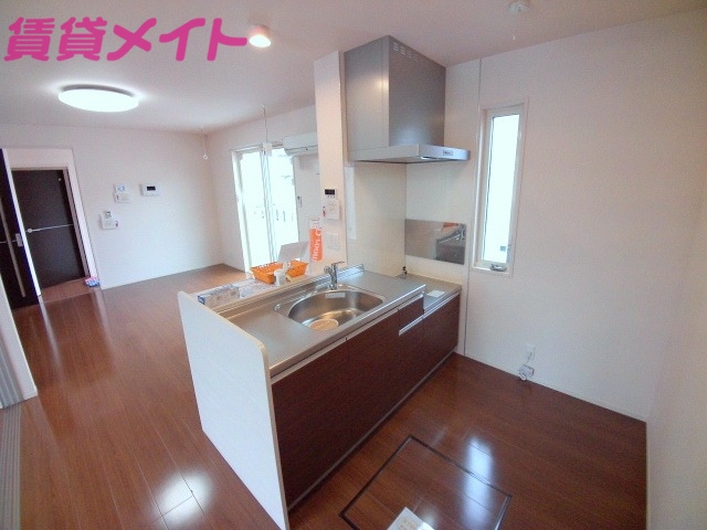 キッチン　同物件別室反転タイプ画像