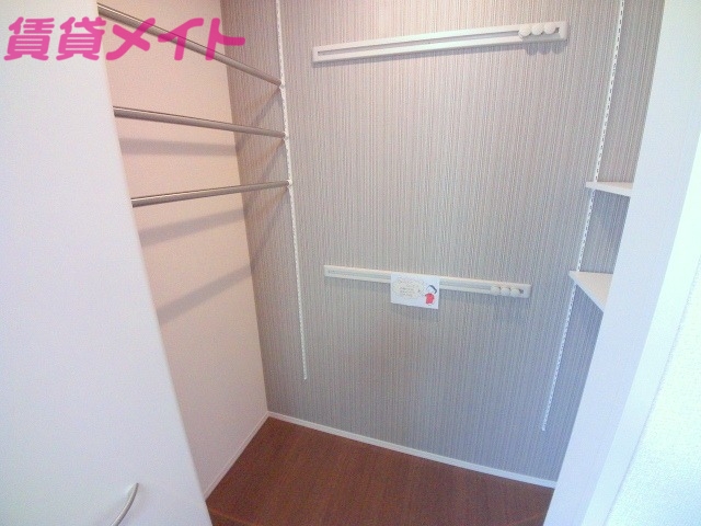 収納　同物件別室反転タイプ画像