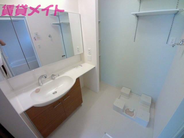 洗面設備　同物件別室反転タイプ画像