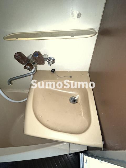 洗面設備　独立洗面台、朝の身支度には欠かせません