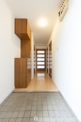 玄関　退去予定の為現状を優先します。