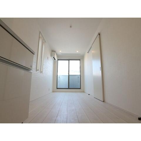 居室・リビング　室内