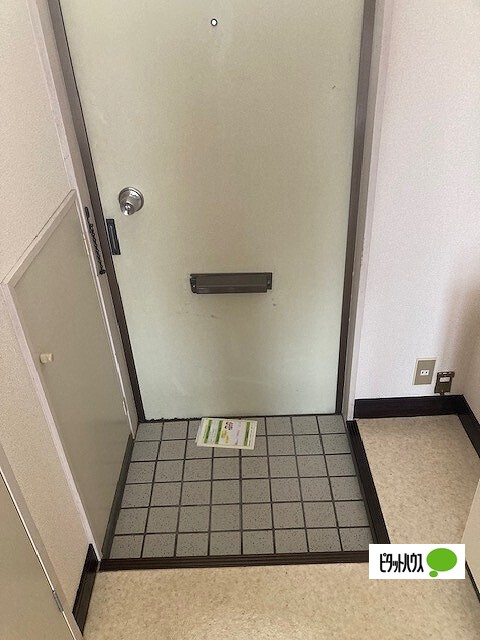 玄関　他のお部屋のお写真です