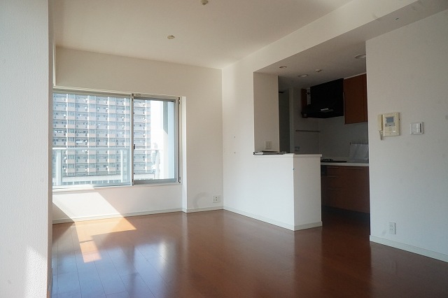 居室・リビング　リビング　１２．３畳　※前回募集時のお写真です