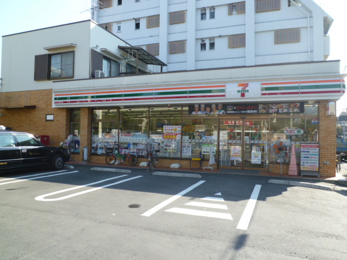 コンビニ　セブン-イレブン（コンビニ）まで130m