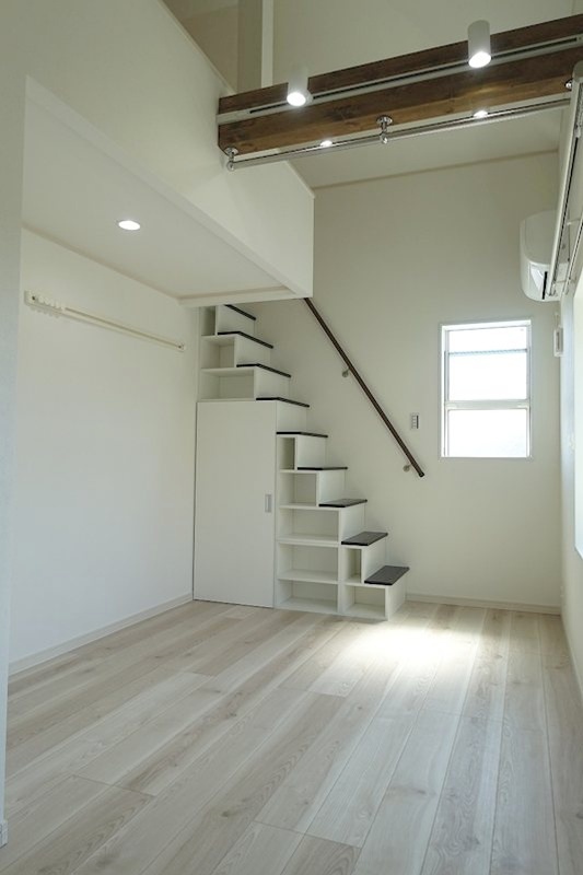 居室・リビング　こちらのリビングで趣味の時間をお楽しみください♪