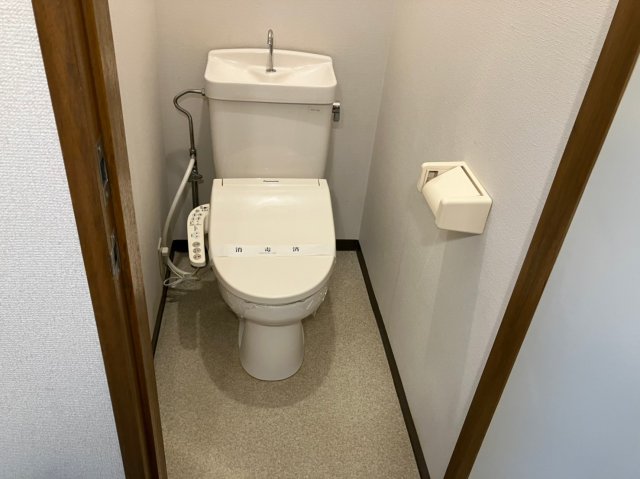 トイレ　温水洗浄便座