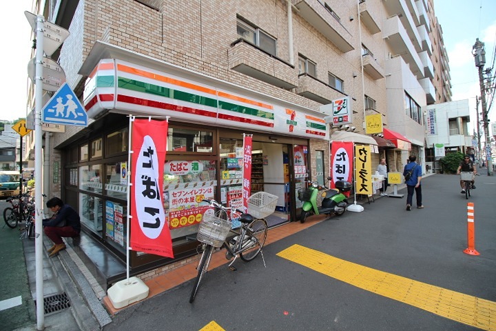 コンビニ　セブンイレブン 根津駅前店（コンビニ）まで415m
