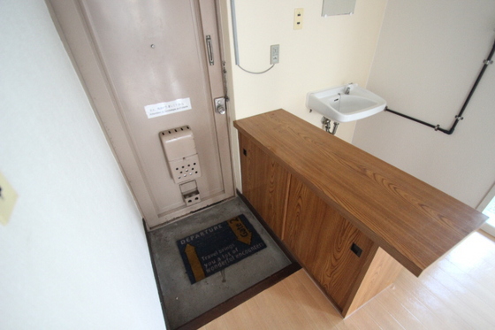 玄関　※掲載写真は同マンション別部屋参考写真となります。