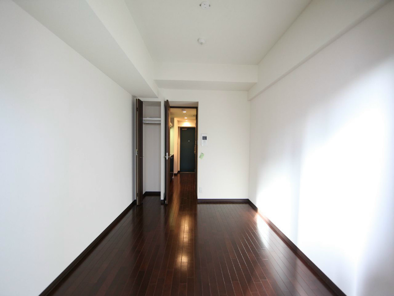 居室・リビング　洋室6.7帖　クローゼット付