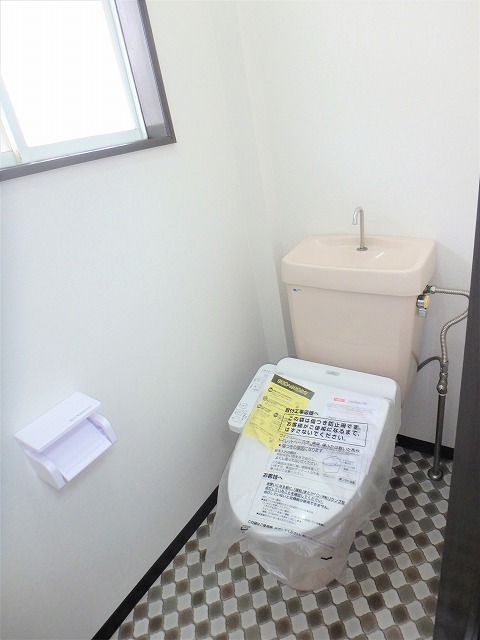 トイレ　温水洗浄便座設置予定（イメージ）